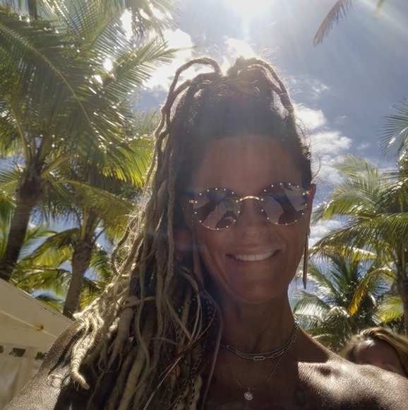 Meet your Posher, Jolynne - Picture 1 of 1